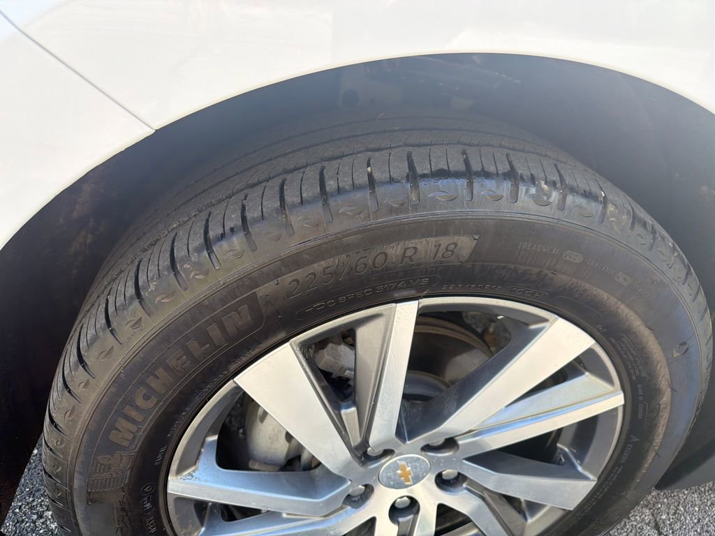 Used 2023 Chevrolet Equinox LT FWD image 29
