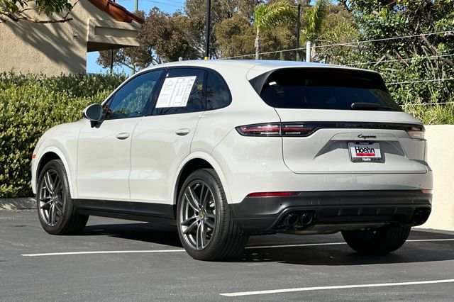 Used 2022 Porsche Cayenne Platinum Edition image 3