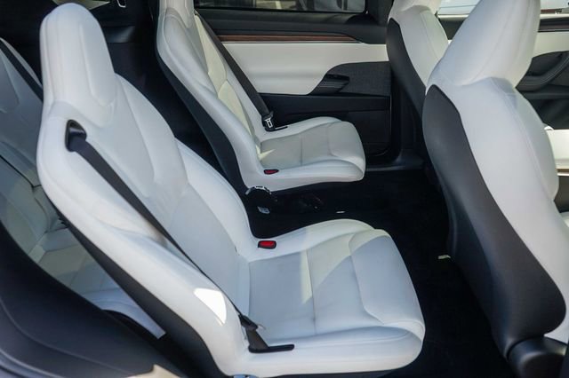 Used 2022 Tesla Model X image 18