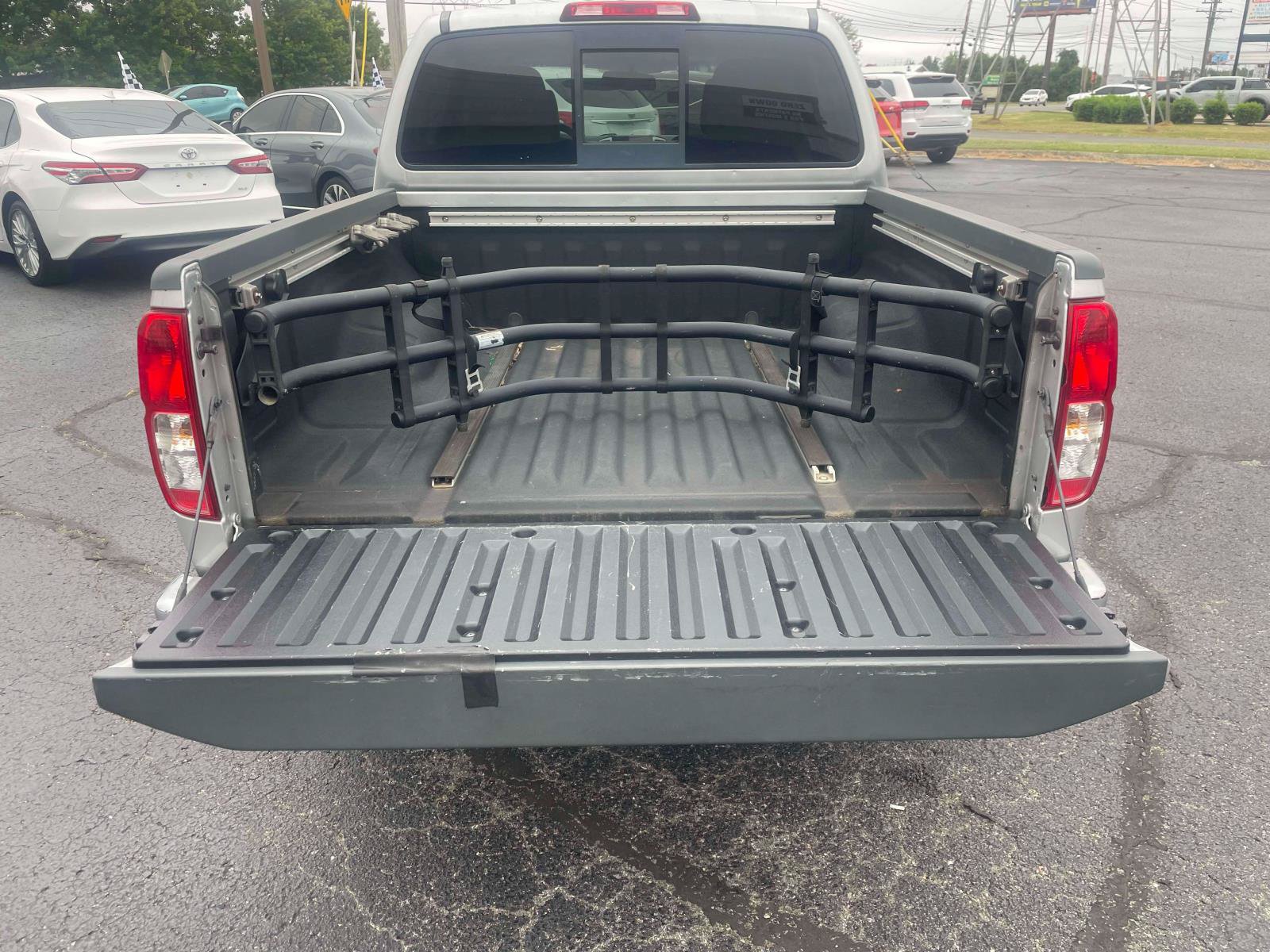 Used 2016 Nissan Frontier SV w/ SV Value Truck Package AWD/4WD image 7