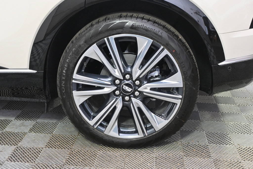 New 2027 Cadillac Optiq Premium Luxury w/ LPO, Floor Liner Package AWD/4WD image 20