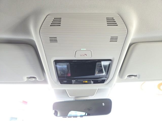 Used 2025 Volkswagen Tiguan SE AWD/4WD image 19