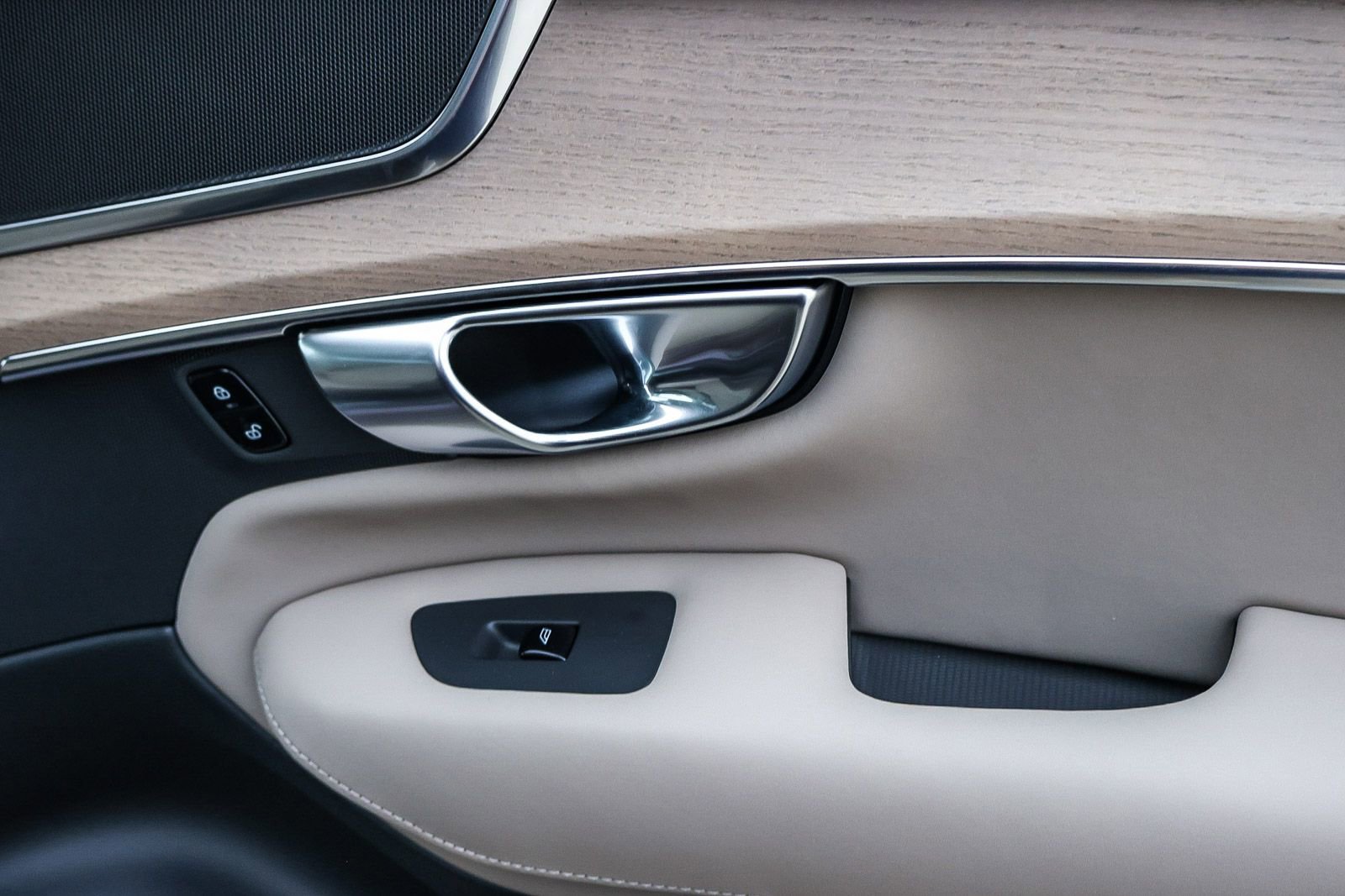 New 2025 Volvo XC90 B6 Core w/ Climate Package image 20