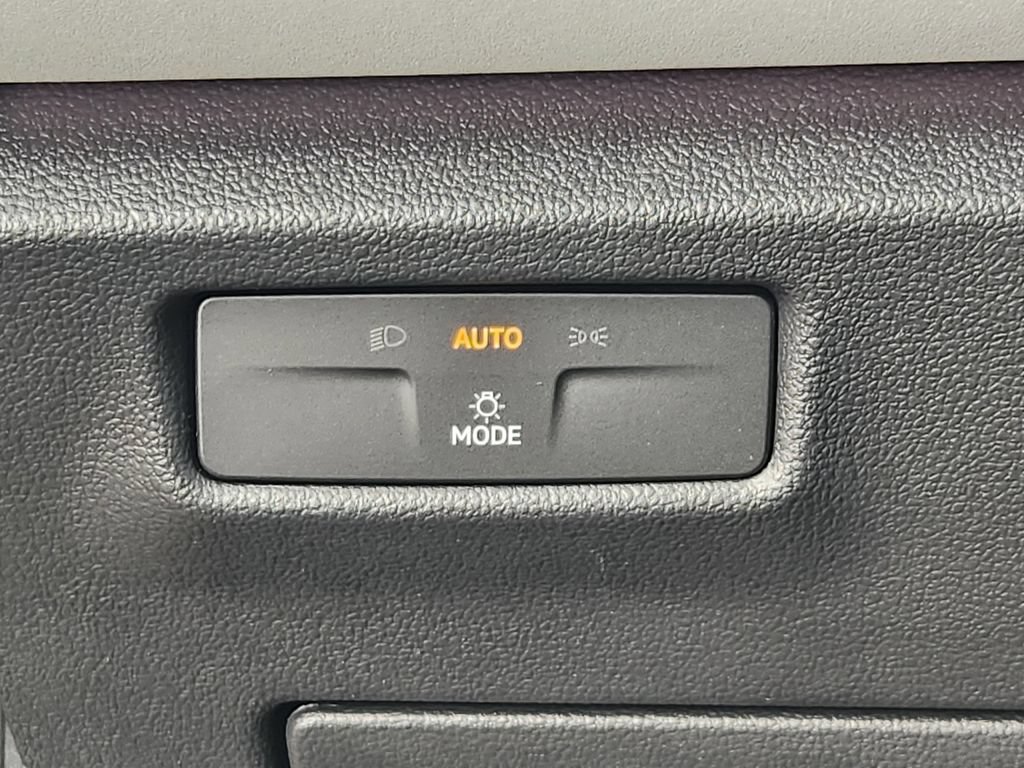 New 2025 Volkswagen Tiguan SE AWD/4WD image 11