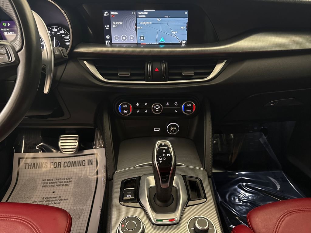 Used 2022 Alfa Romeo Stelvio Veloce AWD/4WD image 31