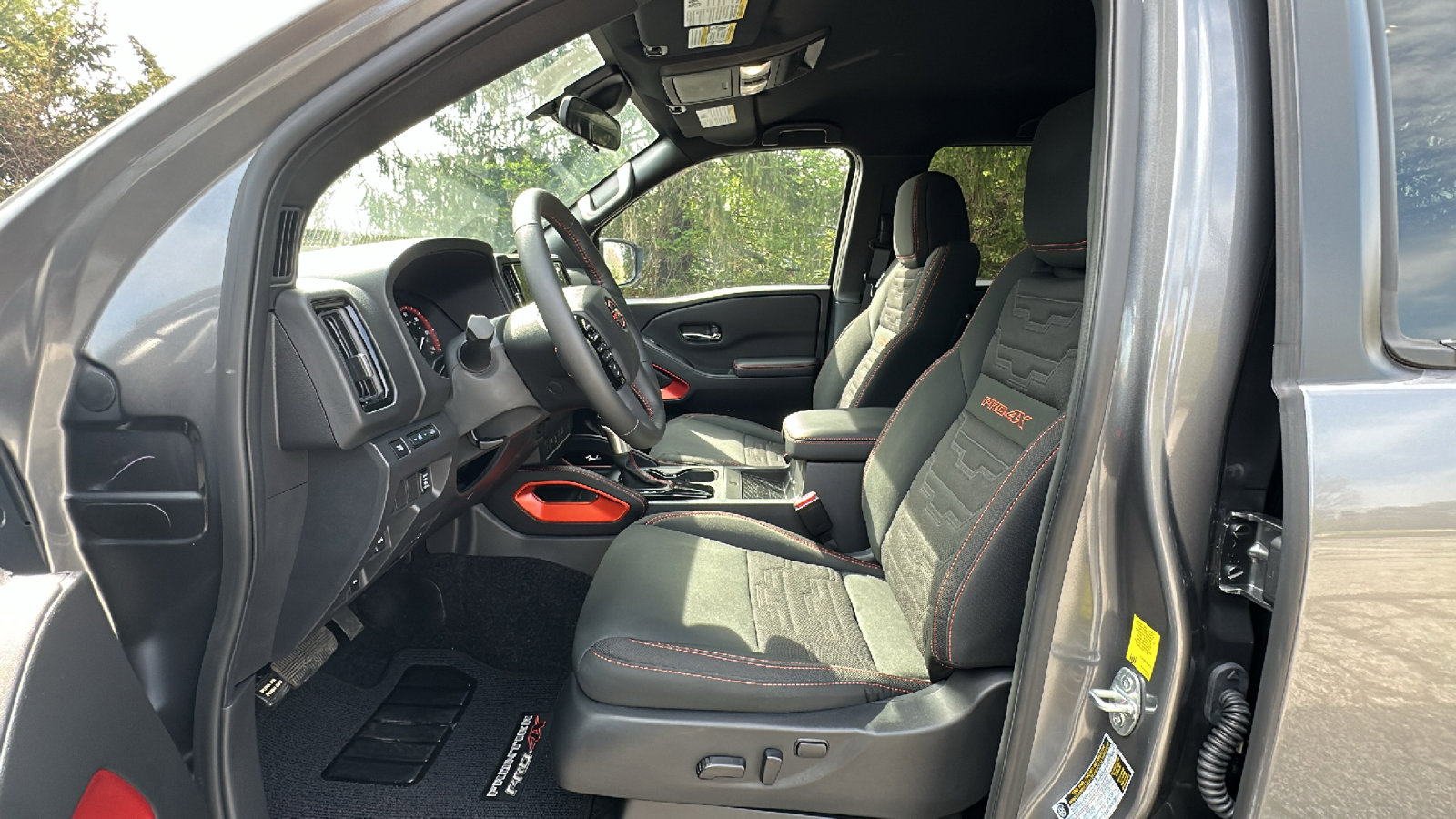 Certified 2025 Nissan Frontier PRO-4X w/ Pro Convenience Package image 13