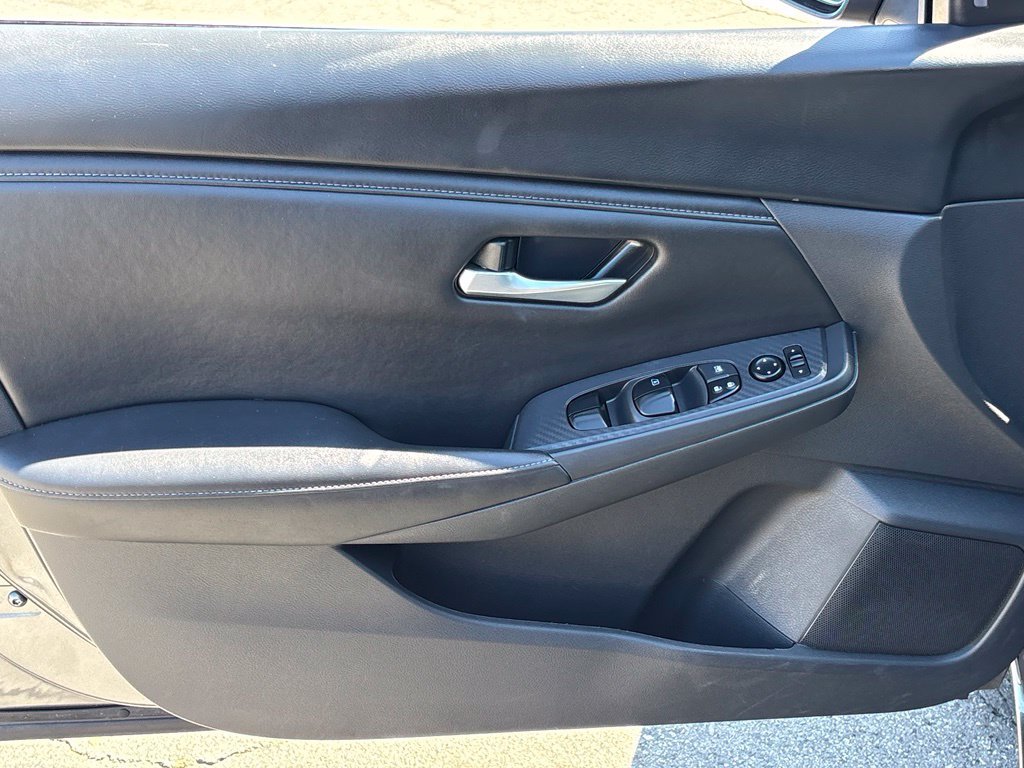Used 2025 Nissan Sentra SV FWD image 10