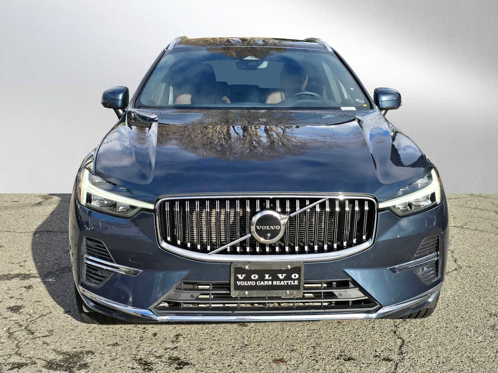 Certified 2023 Volvo XC60 T8 Plus image 8