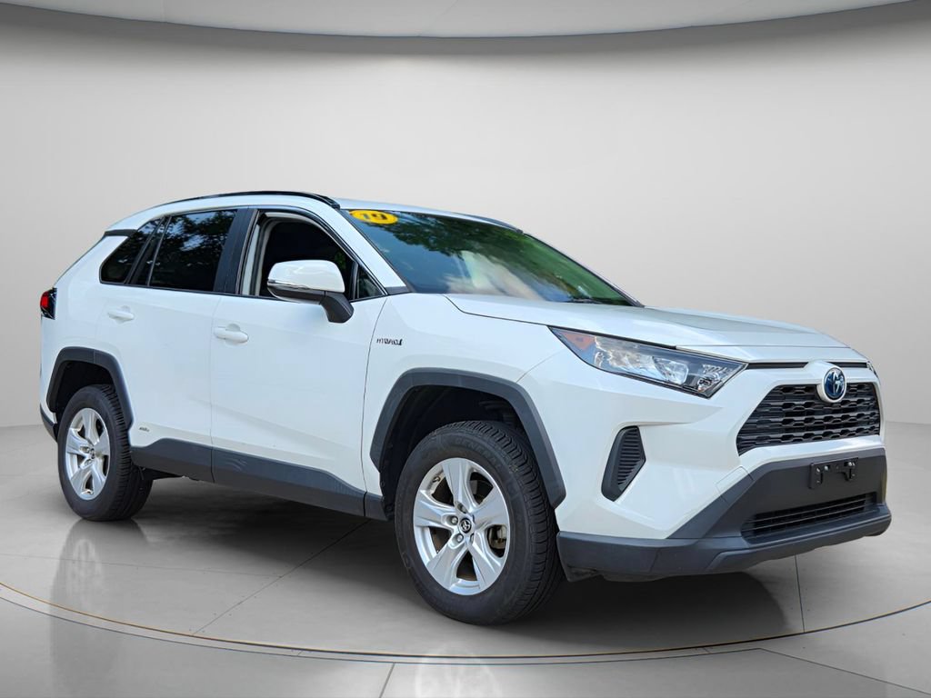 Used 2019 Toyota RAV4 LE w/ Carpet Mat Package AWD/4WD image 9
