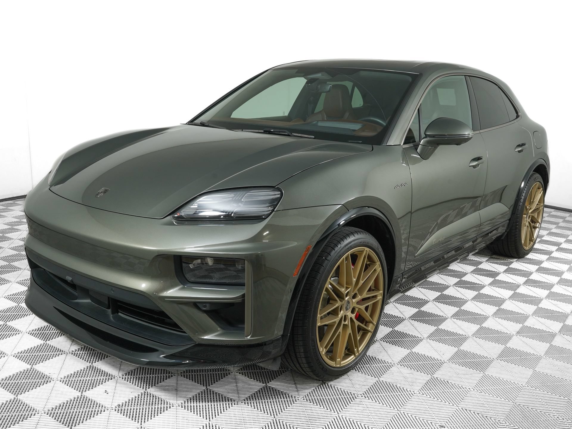 Used 2025 Porsche Macan Turbo Electric AWD/4WD image 7