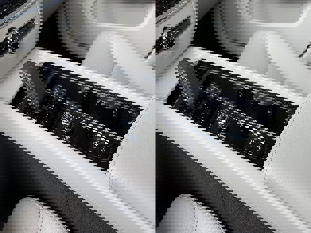 Used 2024 Volvo V60 B5 Cross Country Plus image 18