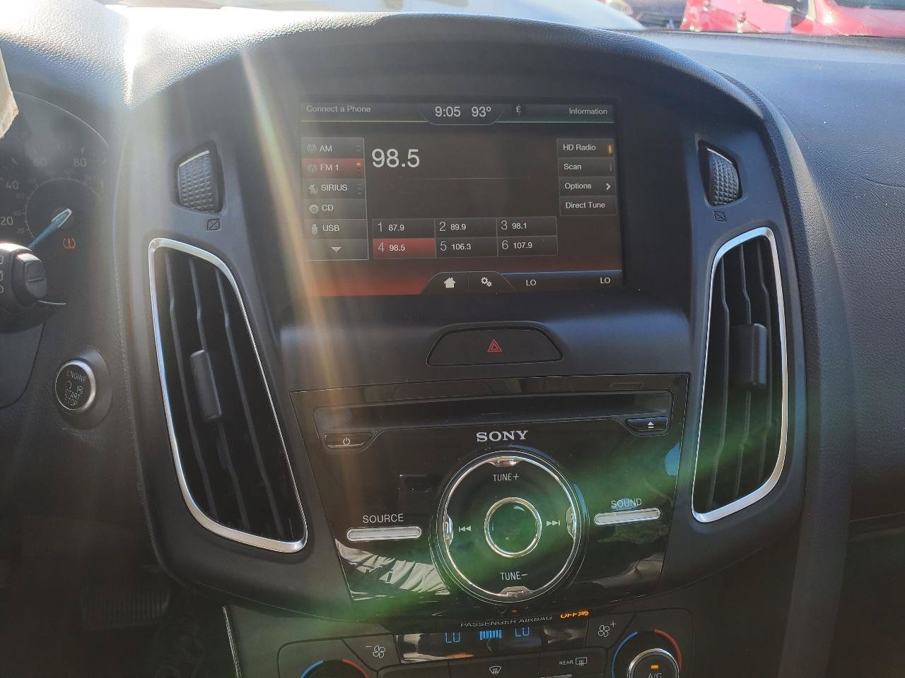 Used 2015 Ford Focus Titanium FWD image 20
