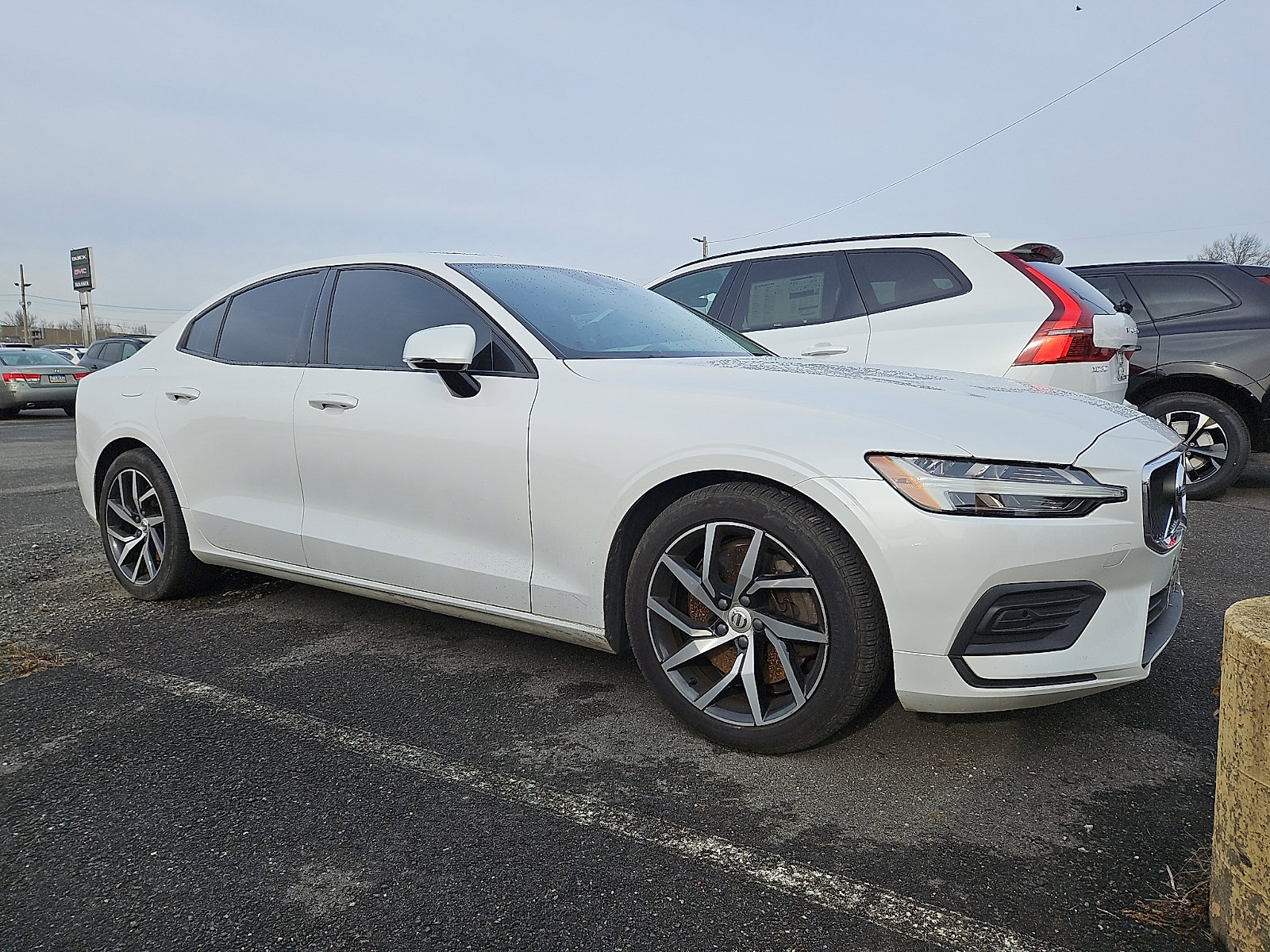 Used 2019 Volvo S60 T6 Momentum image 3