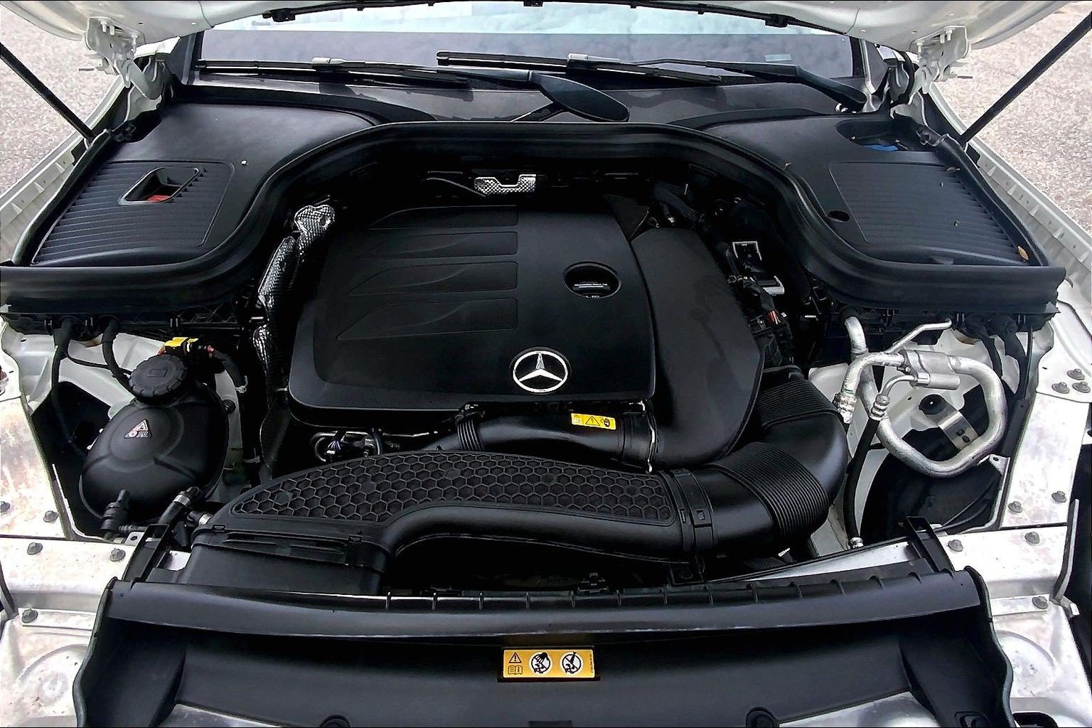 Used 2022 Mercedes-Benz GLC 300 4MATIC w/ Premium Package Lite image 13