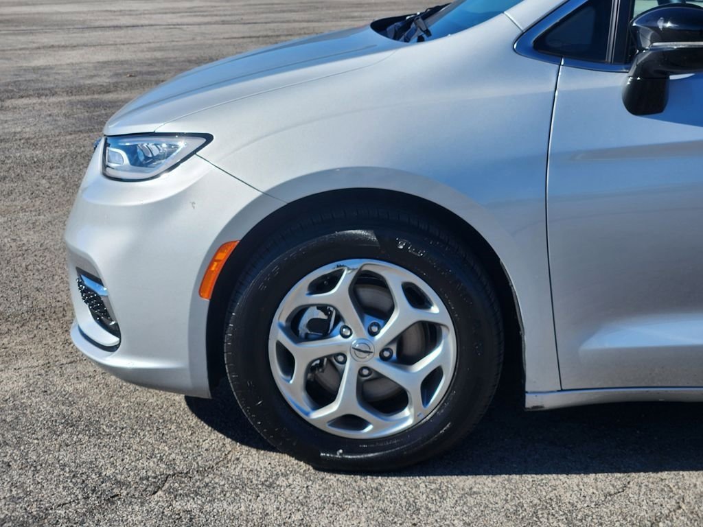 Used 2024 Chrysler Pacifica Limited image 8