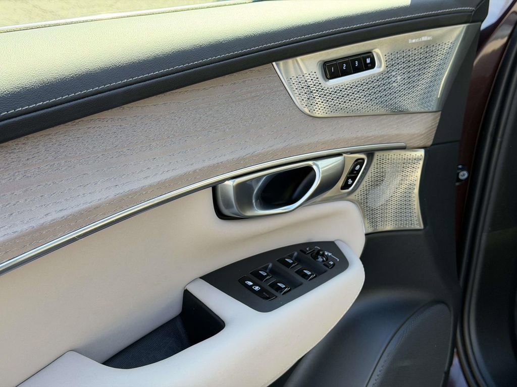 Used 2025 Volvo XC90 T8 Ultra image 18