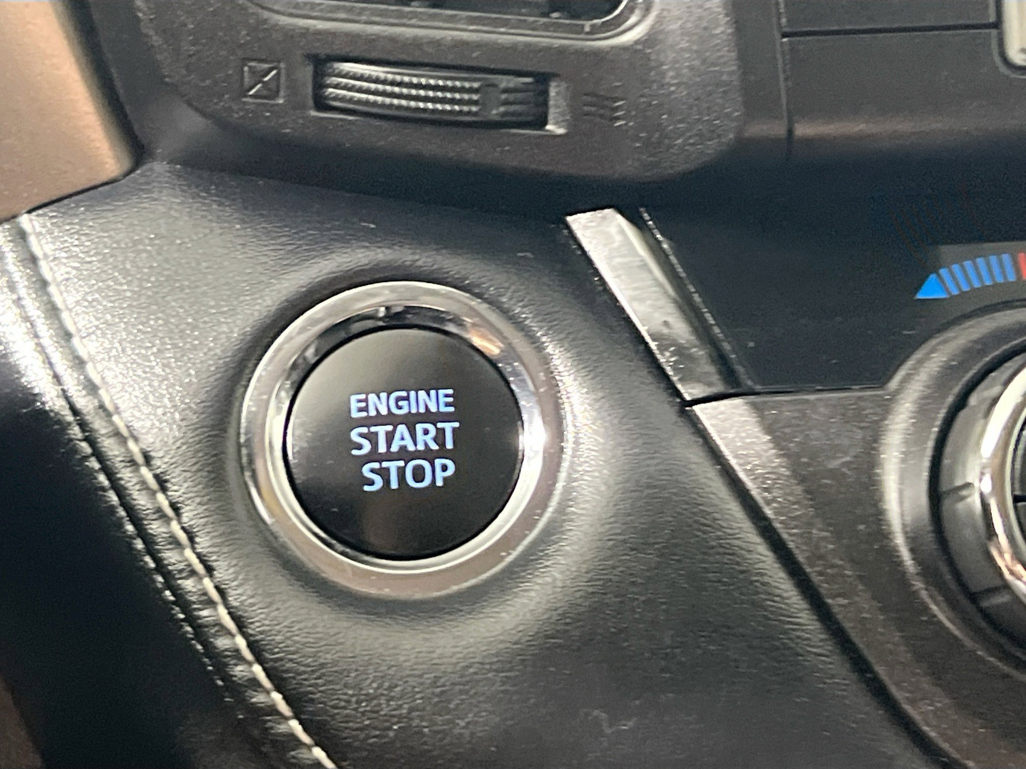 Used 2018 Toyota RAV4 Limited FWD image 24