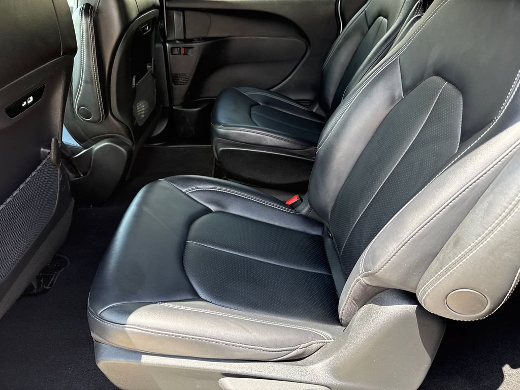 Used 2024 Chrysler Pacifica Limited FWD image 17