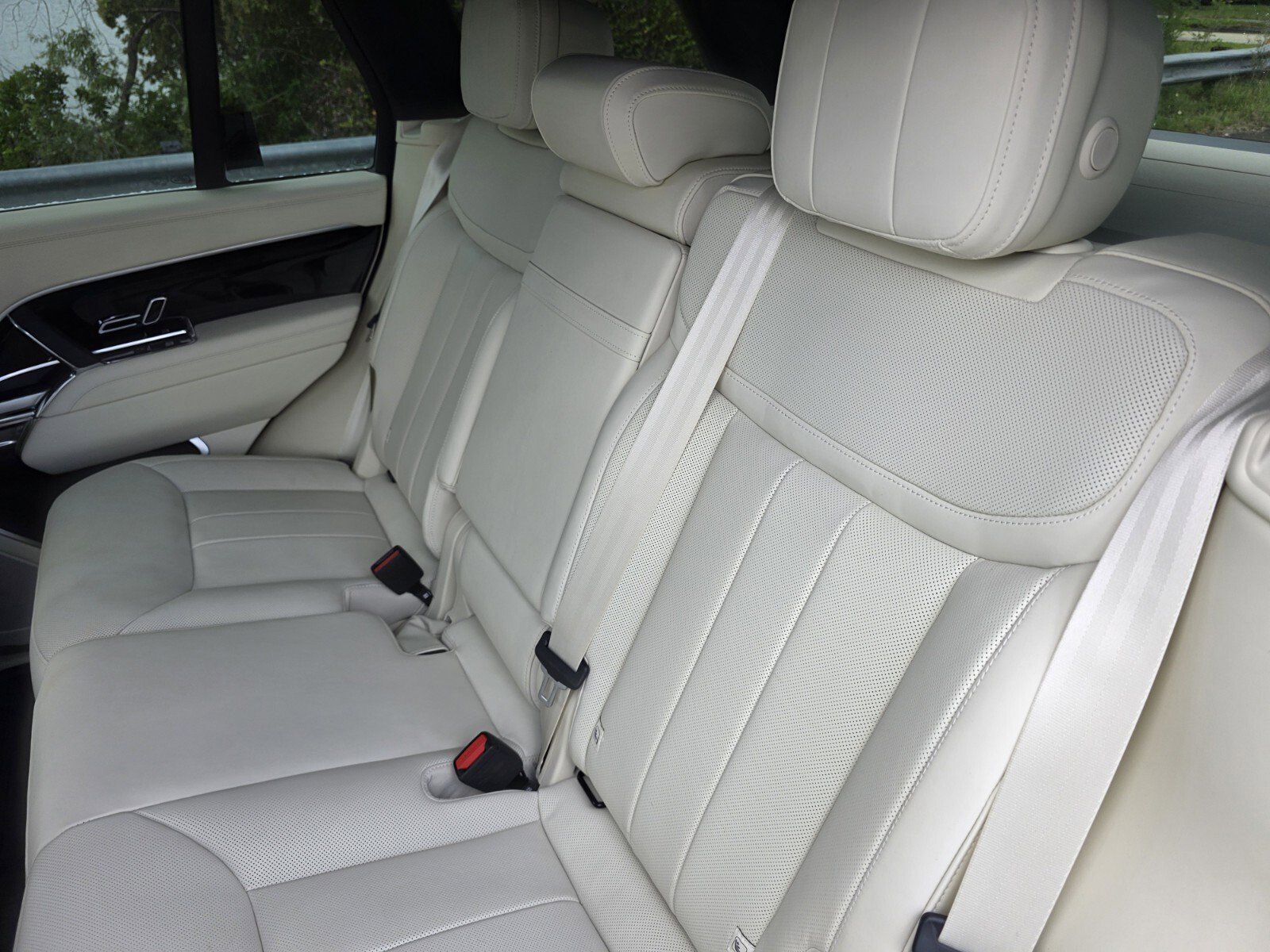 Certified 2024 Land Rover Range Rover SE AWD/4WD image 15