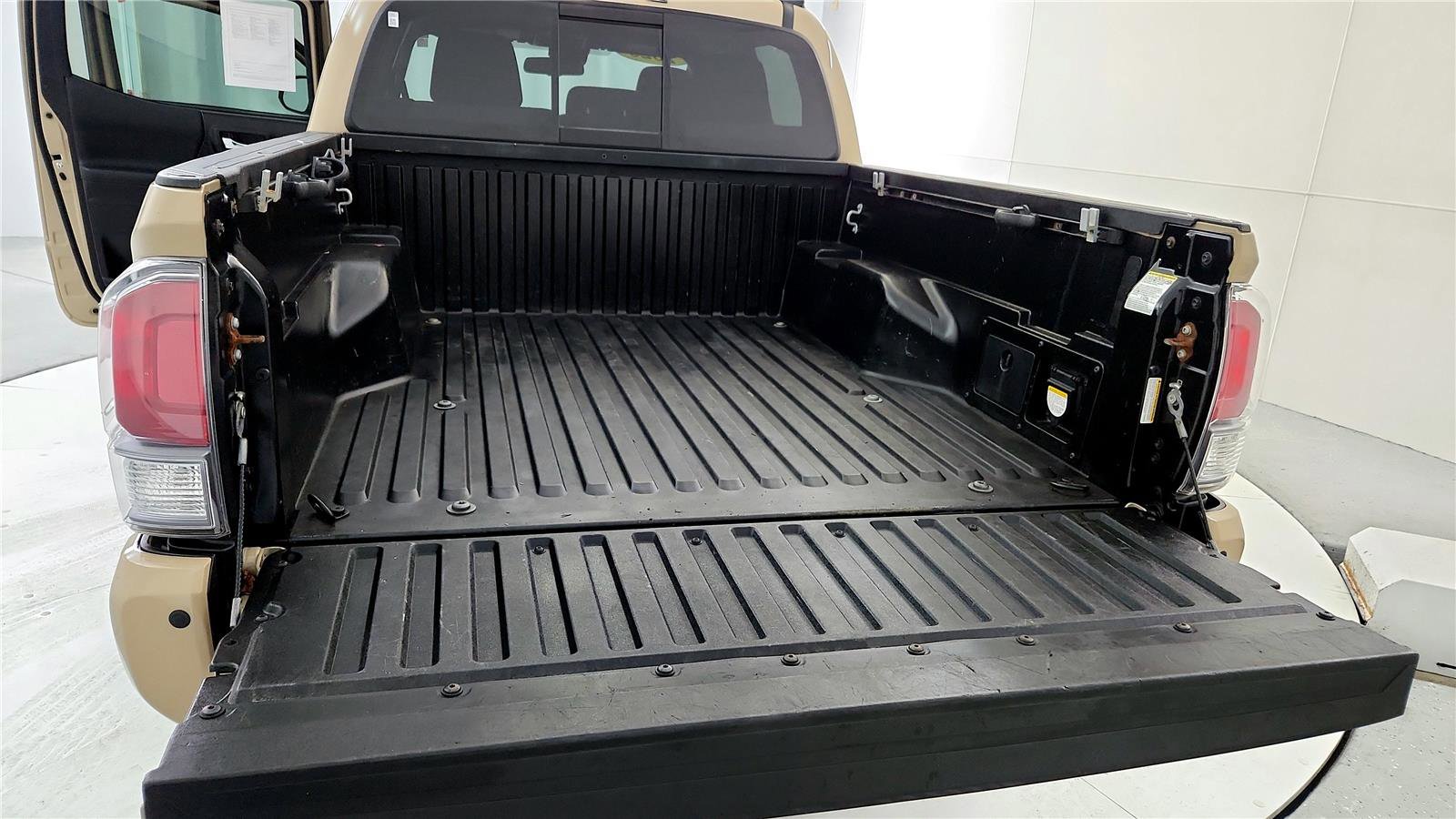 Used 2020 Toyota Tacoma TRD Off-Road image 19