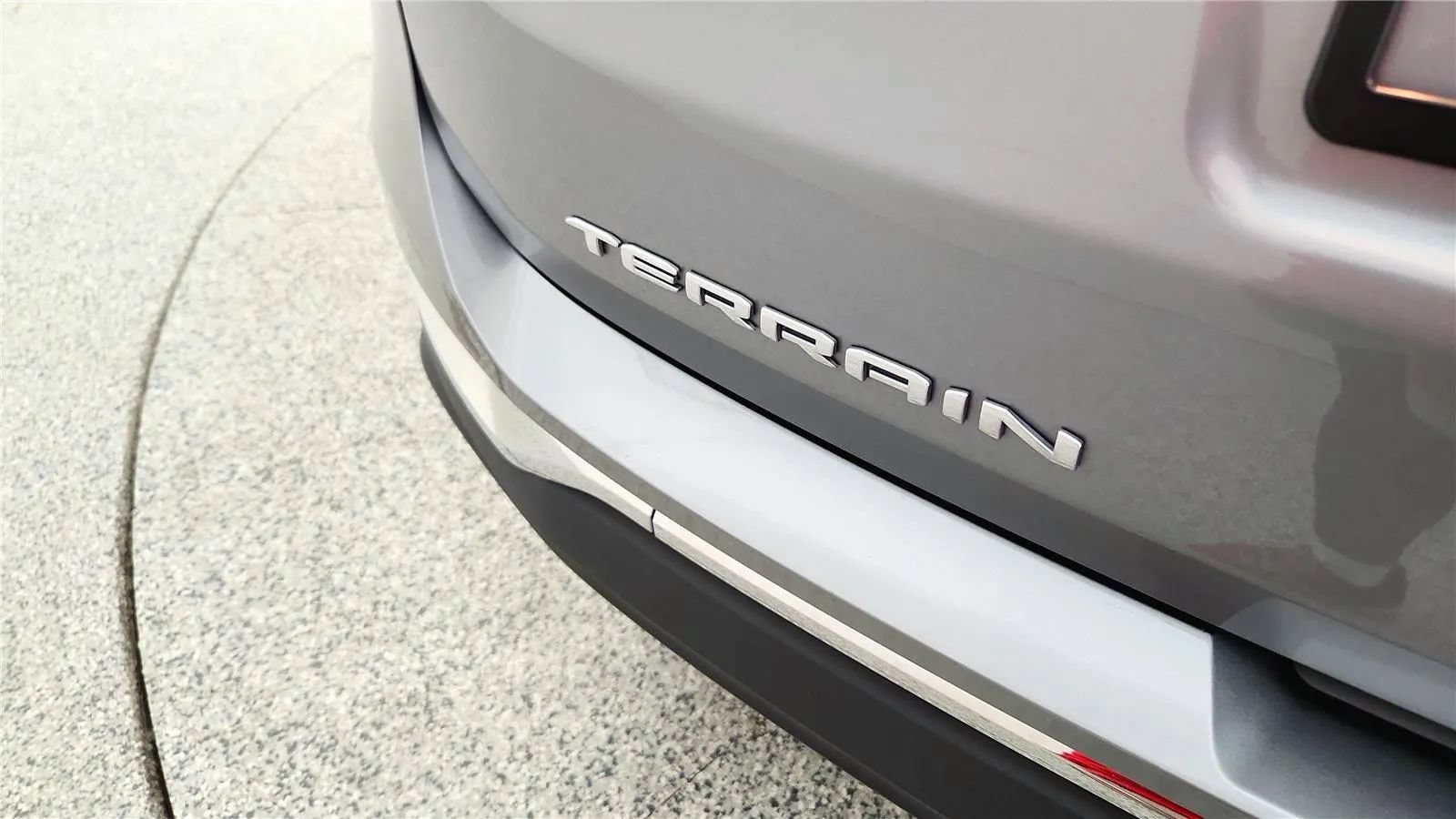 Used 2023 GMC Terrain SLT FWD image 18