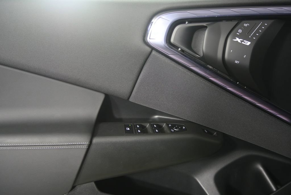 Certified 2025 BMW X3 xDrive30i image 9