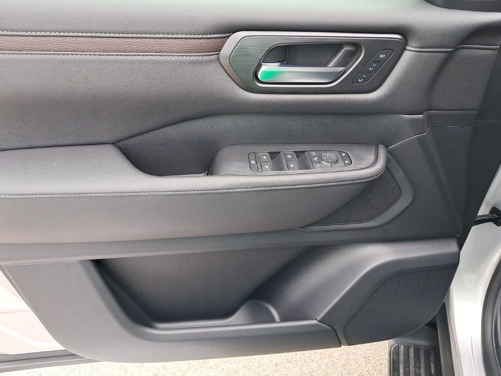 New 2025 Nissan Armada SL image 11