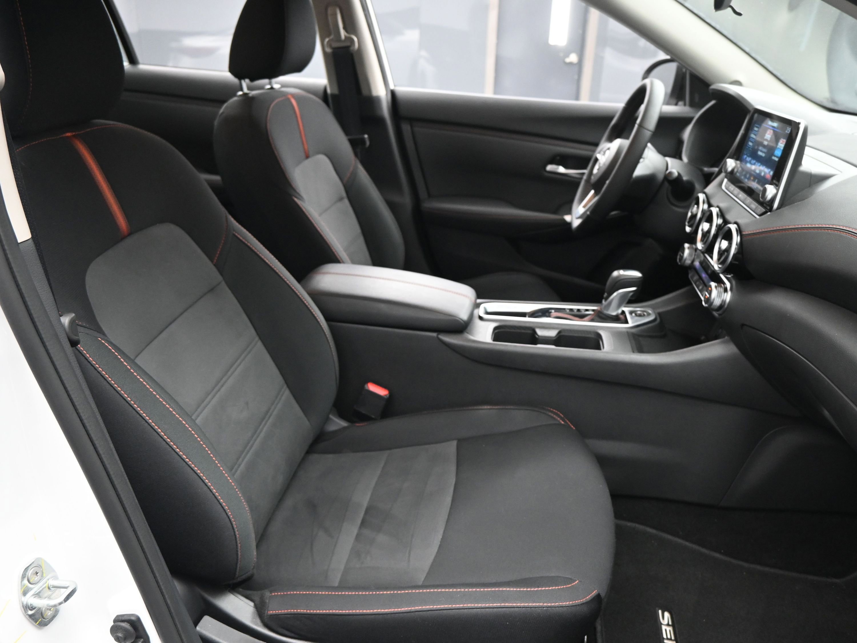 Certified 2025 Nissan Sentra SR w/ Midnight Edition image 15