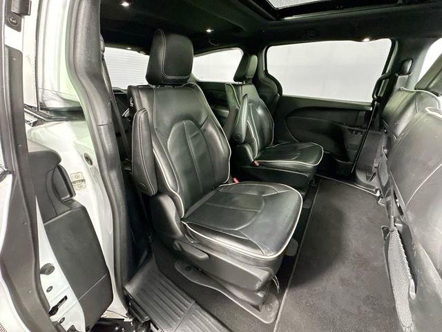 Used 2024 Chrysler Pacifica Premium image 30