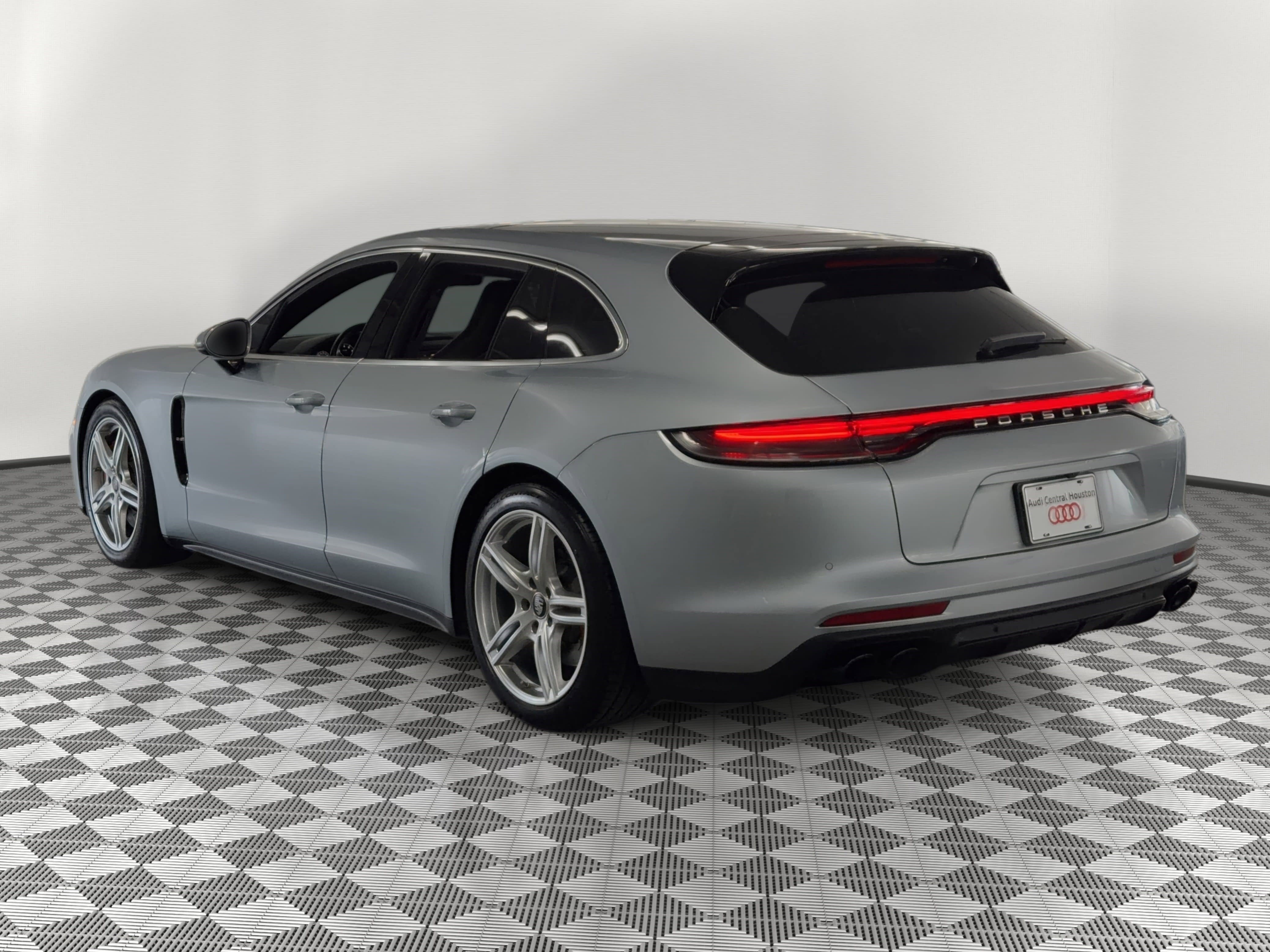 Used 2023 Porsche Panamera 4S AWD/4WD image 3