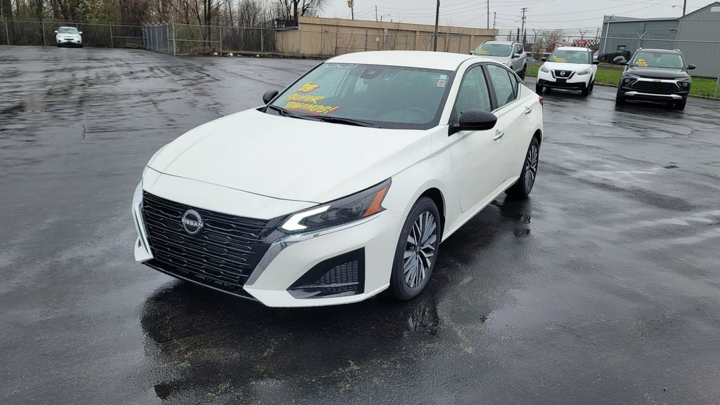 Used 2025 Nissan Altima 2.5 SV image 5