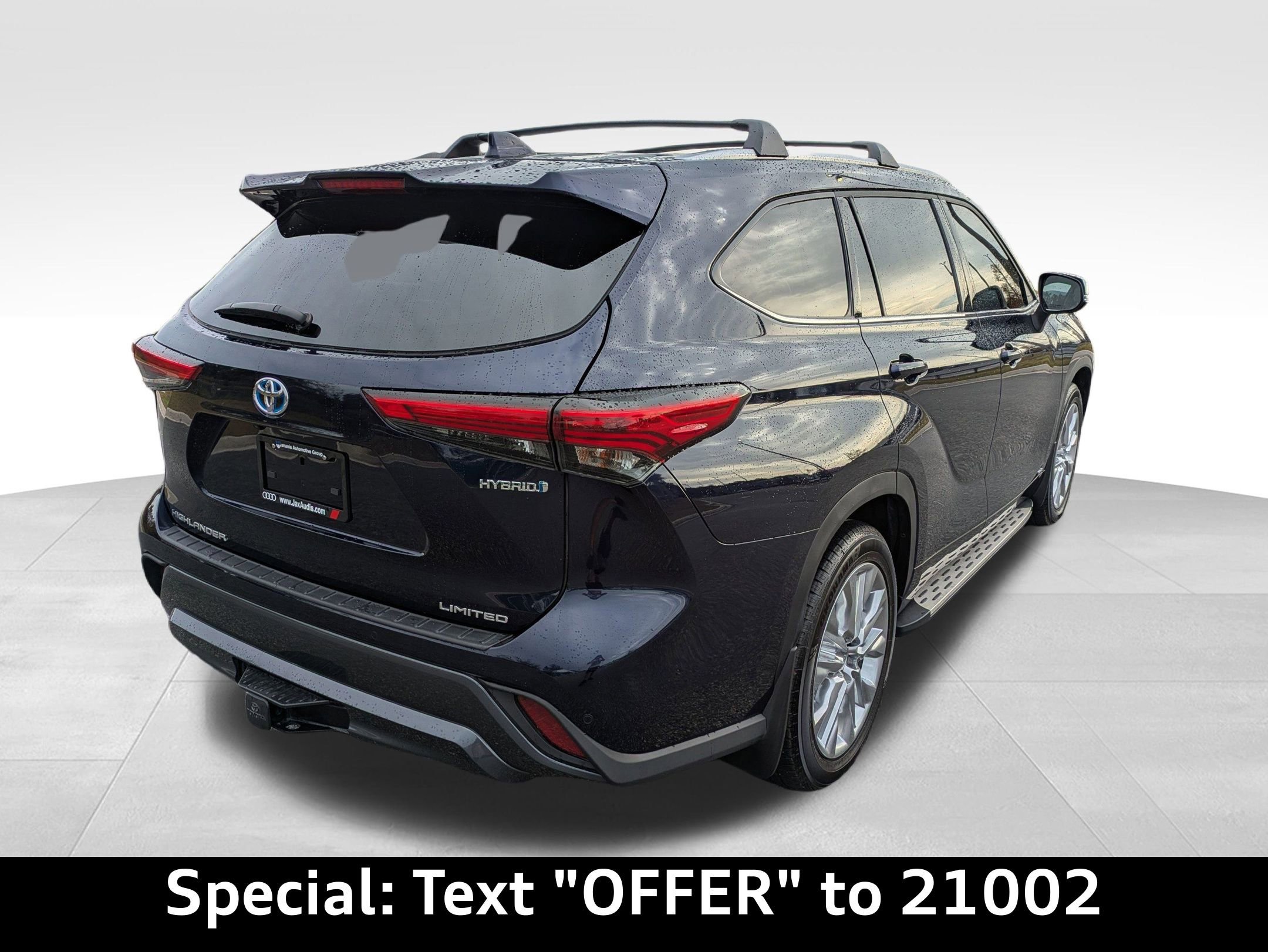 Used 2023 Toyota Highlander Limited image 3