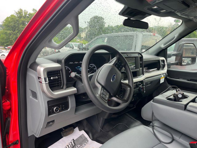 New 2025 Ford F550 4x4 Regular Cab Super Duty image 15
