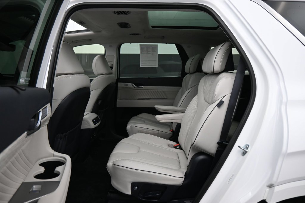 Used 2025 Hyundai Palisade Calligraphy FWD image 18