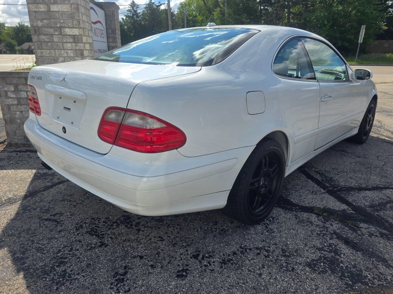 Used 2000 Mercedes-Benz CLK 320 Coupe image 6
