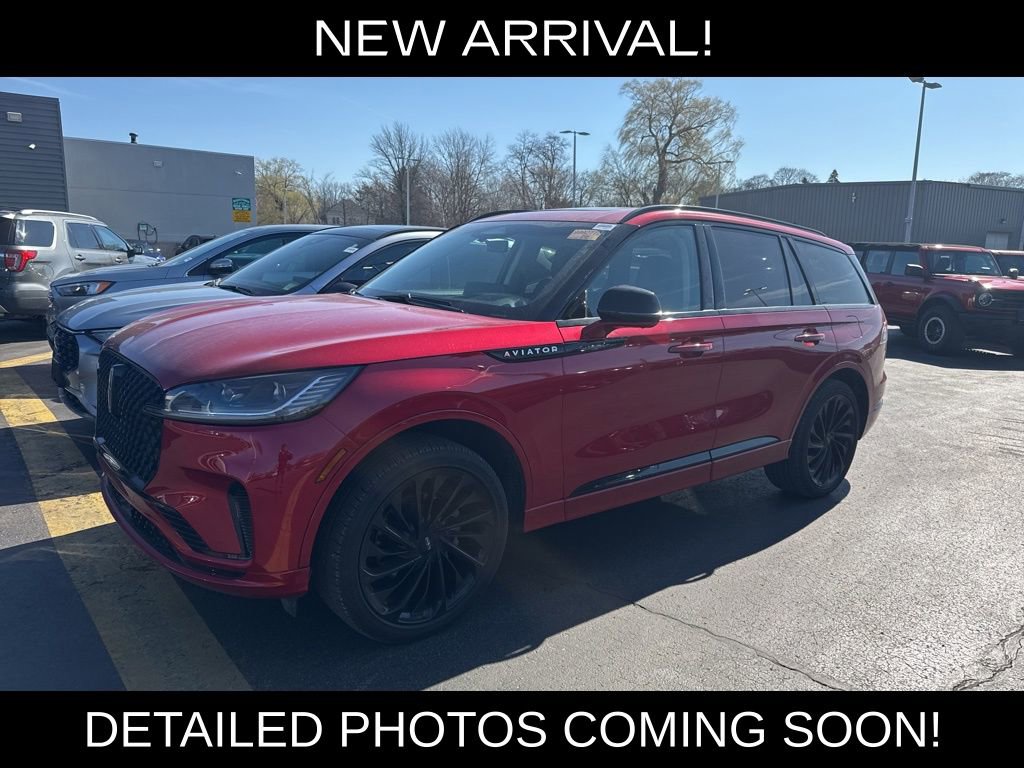 Used 2025 Lincoln Aviator Reserve w/ Equipment Group 201A image 2