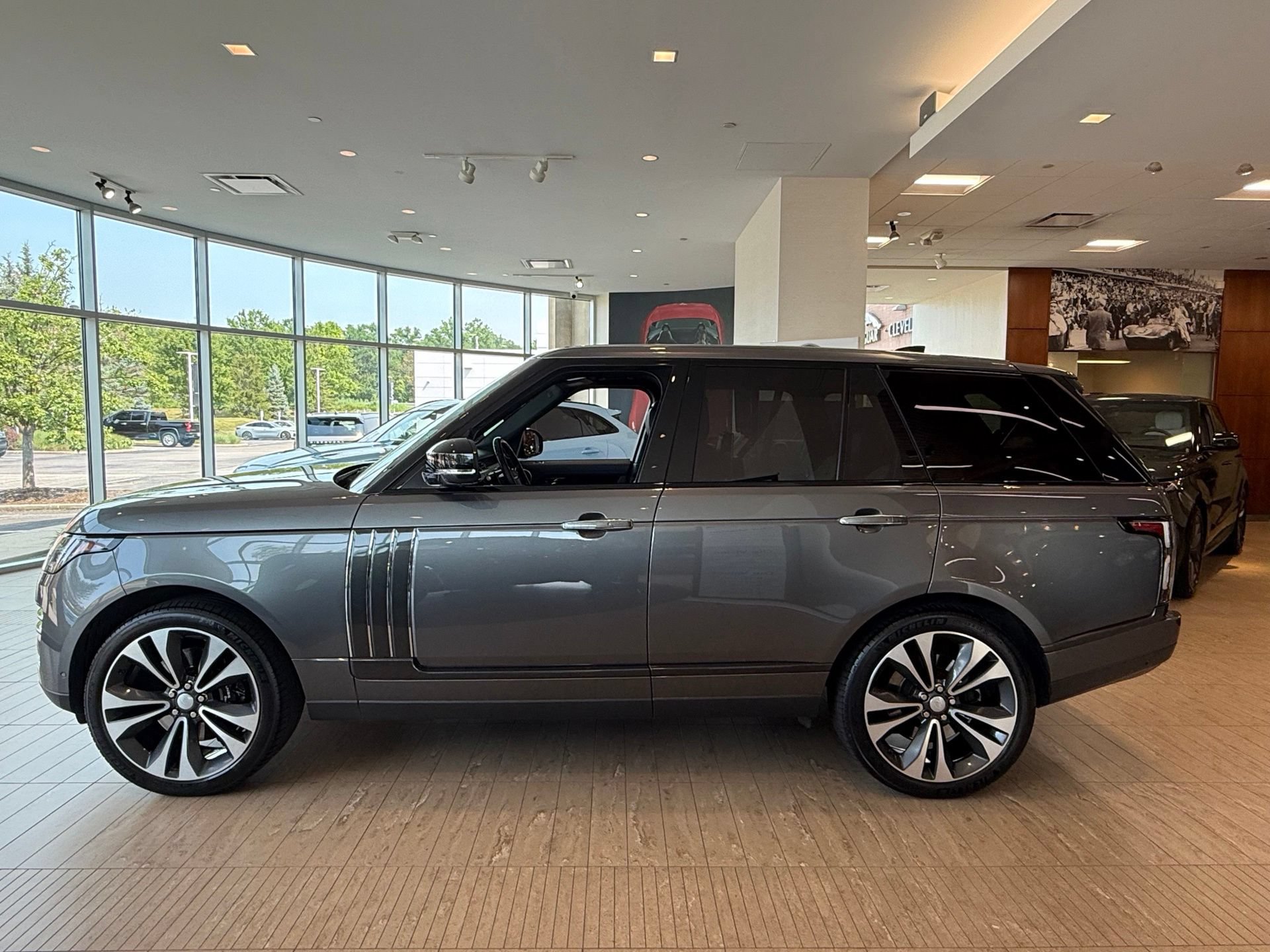 Used 2018 Land Rover Range Rover SV Autobiography Dynamic AWD/4WD image 5