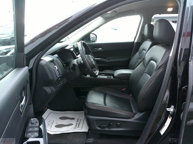 Used 2024 Nissan Pathfinder SL w/ Cargo Package image 24