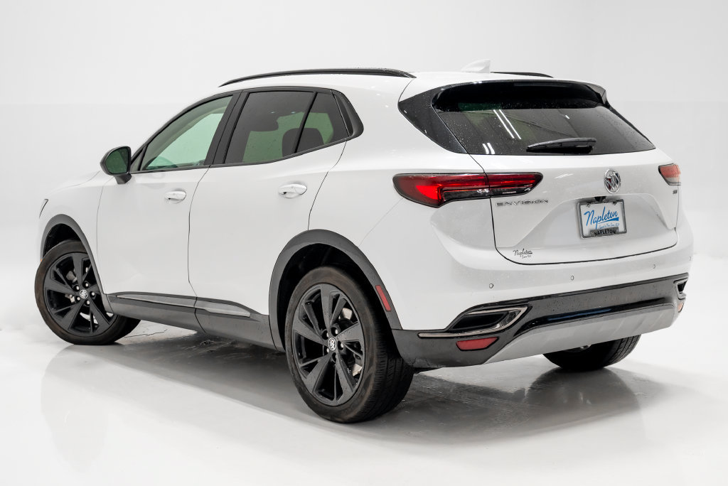 Used 2023 Buick Envision Essence w/ Sport Touring Package FWD image 3