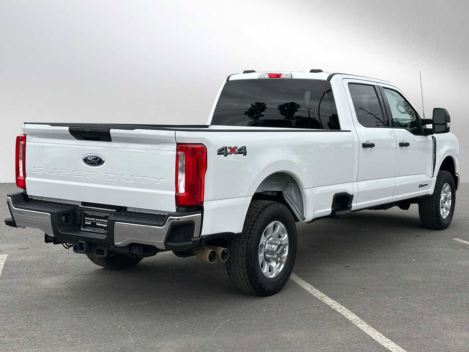 Used 2023 Ford F350 XLT image 3