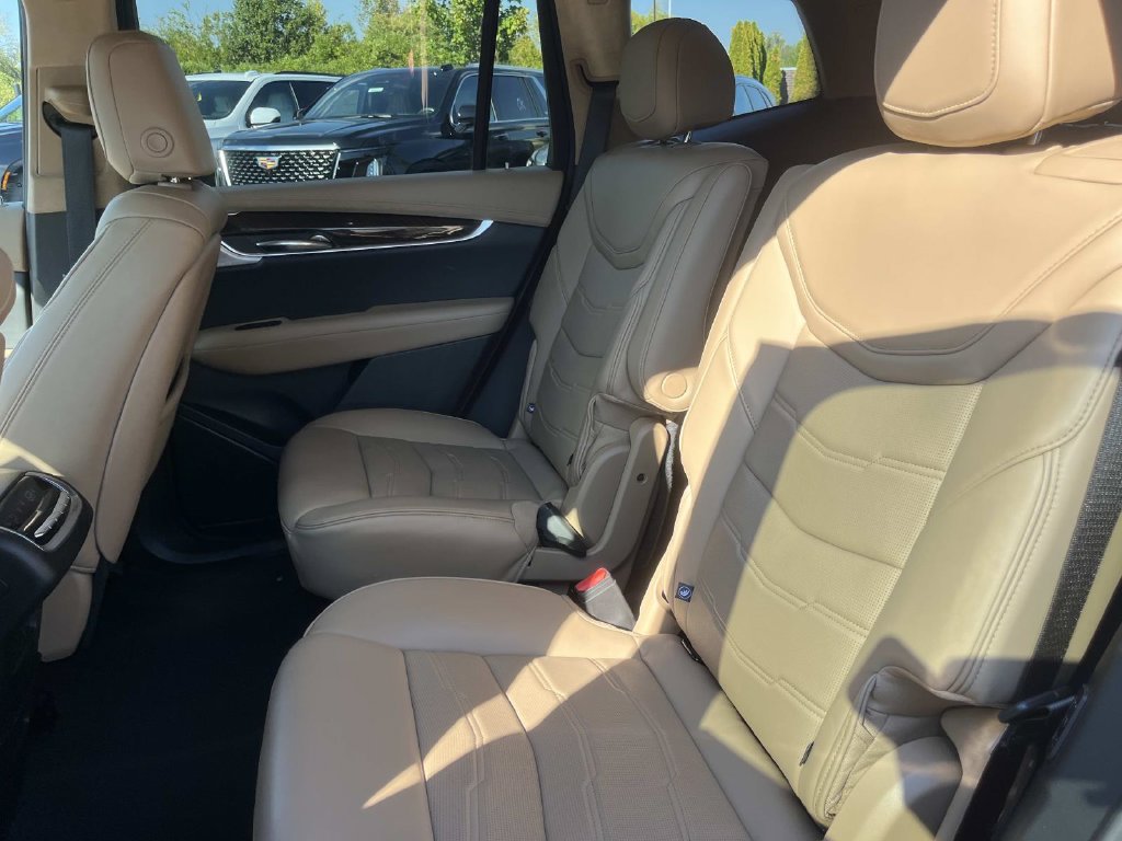 Used 2025 Cadillac XT6 Premium Luxury w/ Platinum Package FWD image 20