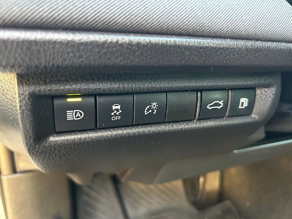 Used 2025 Toyota Camry LE w/ Convenience Package image 18