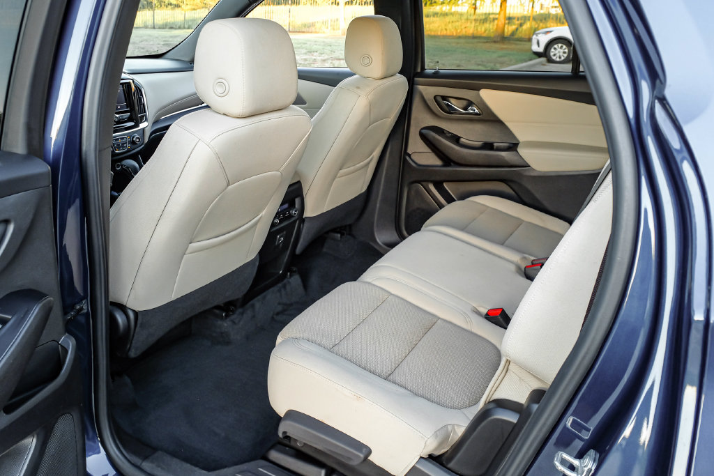 Used 2023 Chevrolet Traverse LS w/ Safety Package FWD image 41