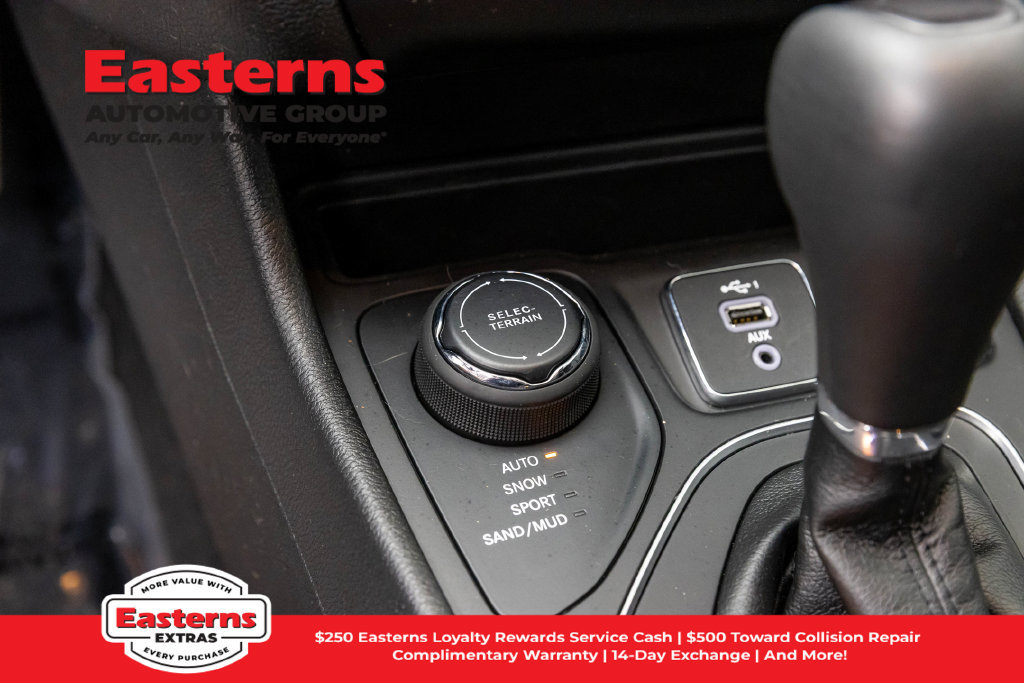 Used 2021 Jeep Cherokee Latitude Plus AWD/4WD image 21
