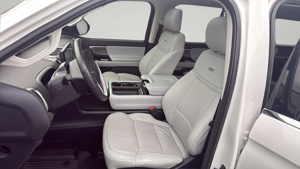 Certified 2025 Ford Expedition Max Platinum w/ Driver's Package AWD/4WD image 32
