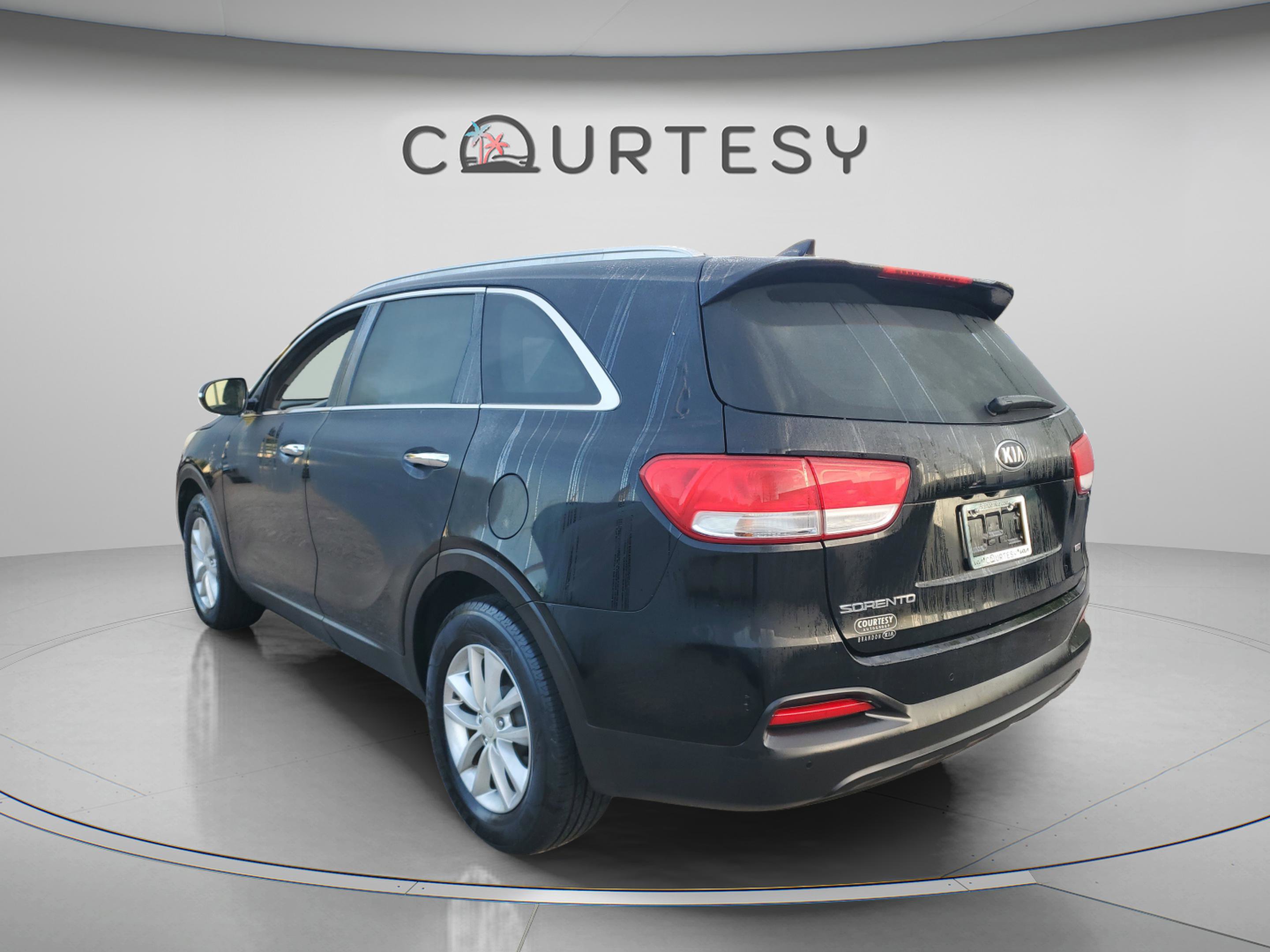 Used 2018 Kia Sorento LX image 2