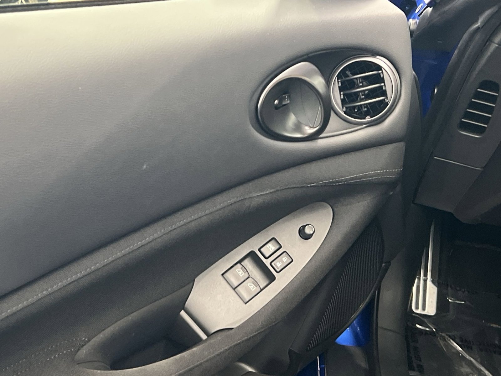 Used 2025 Nissan Z Sport w/ Floor Mat Package image 13