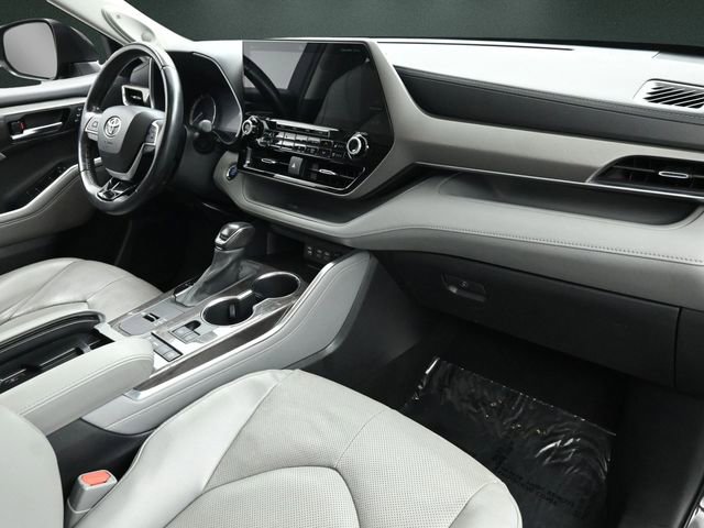Used 2022 Toyota Highlander Limited image 22