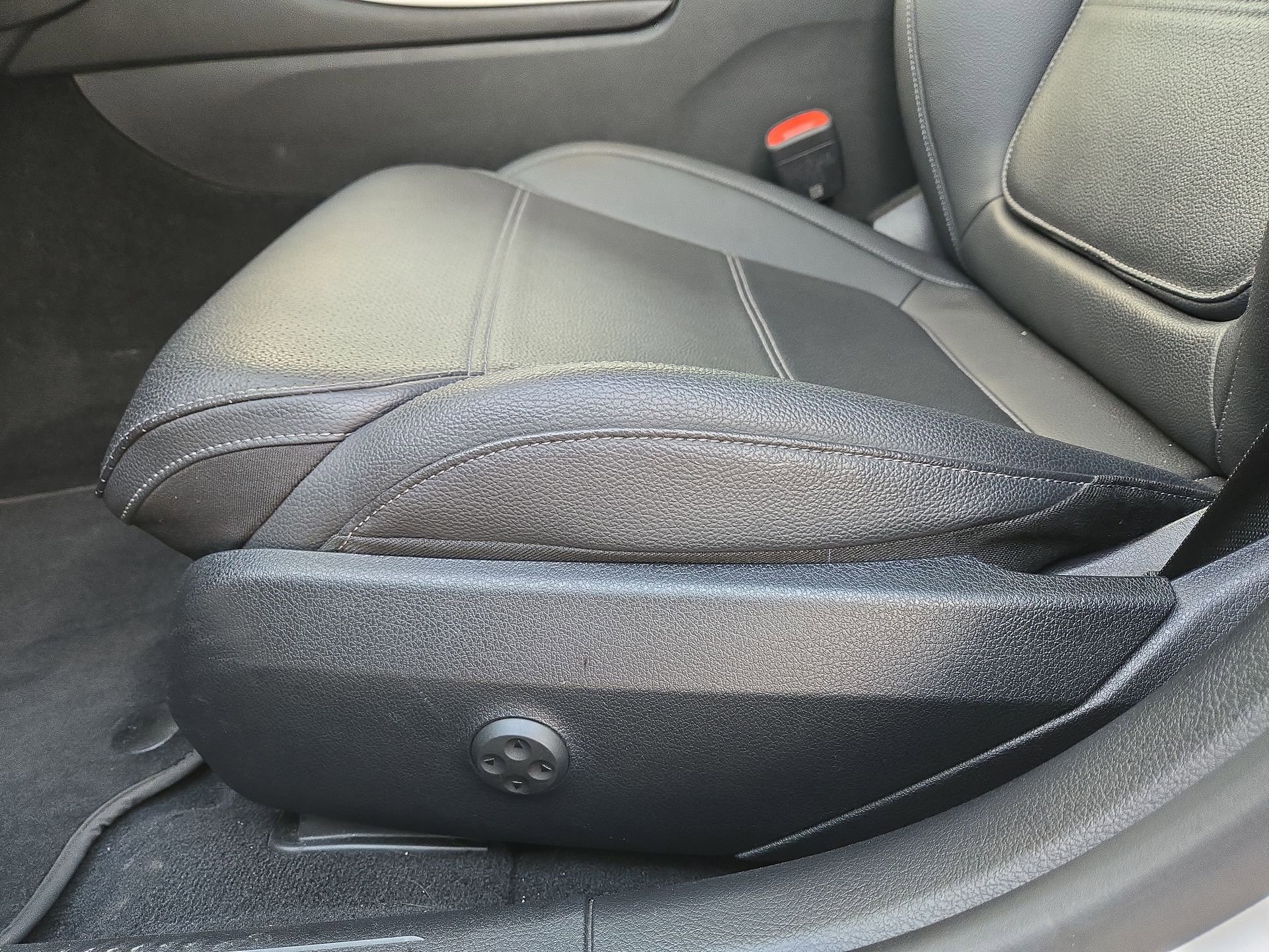 Used 2024 Mercedes-Benz C 300 4MATIC Sedan image 17