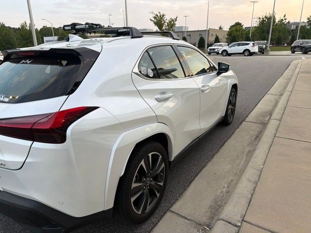 Used 2022 Lexus UX 200 w/ Premium Package FWD image 4